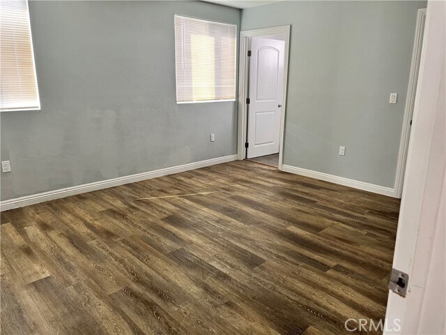 Building Photo - 211 W 43rd St