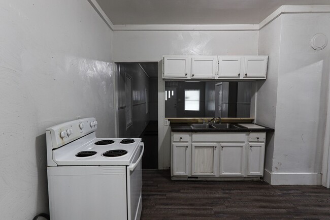 Building Photo - $500 off 1st full months rent.  ***Not Sec...