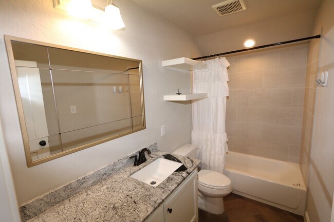 Building Photo - 150 Harbour Town Cir