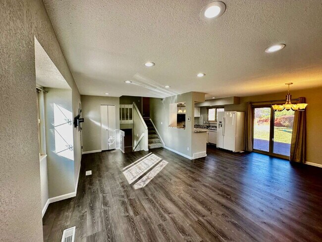 Building Photo - AVAILABLE NOW! Charming 3-Bedroom Retreat ...