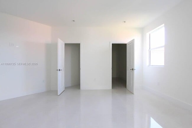 Building Photo - 15631 SW 11th Terrace