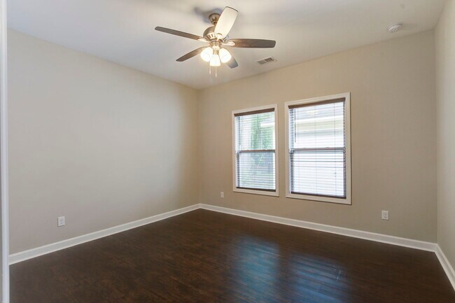 Building Photo - 108 Pine Ct