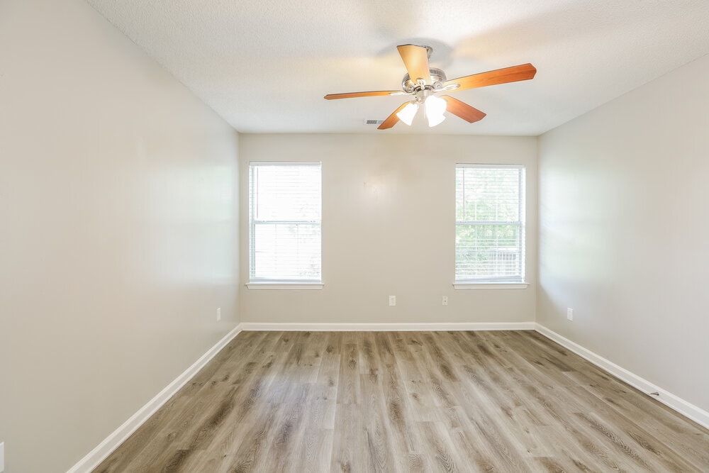Building Photo - 1376 Camrose Ct
