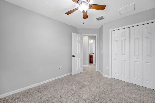 Building Photo - 6705 Holly Health Dr