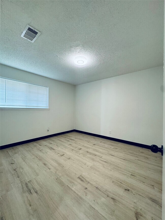 Building Photo - 1319 Brenda Ln