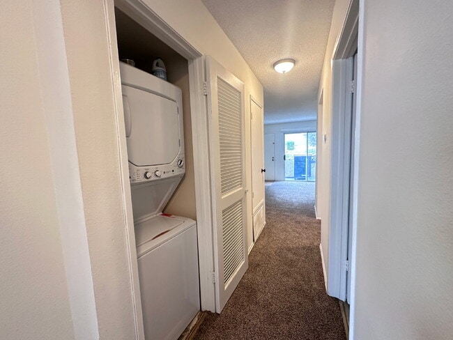 Building Photo - Bright and functional 2-bedroom, 2-bath Condo