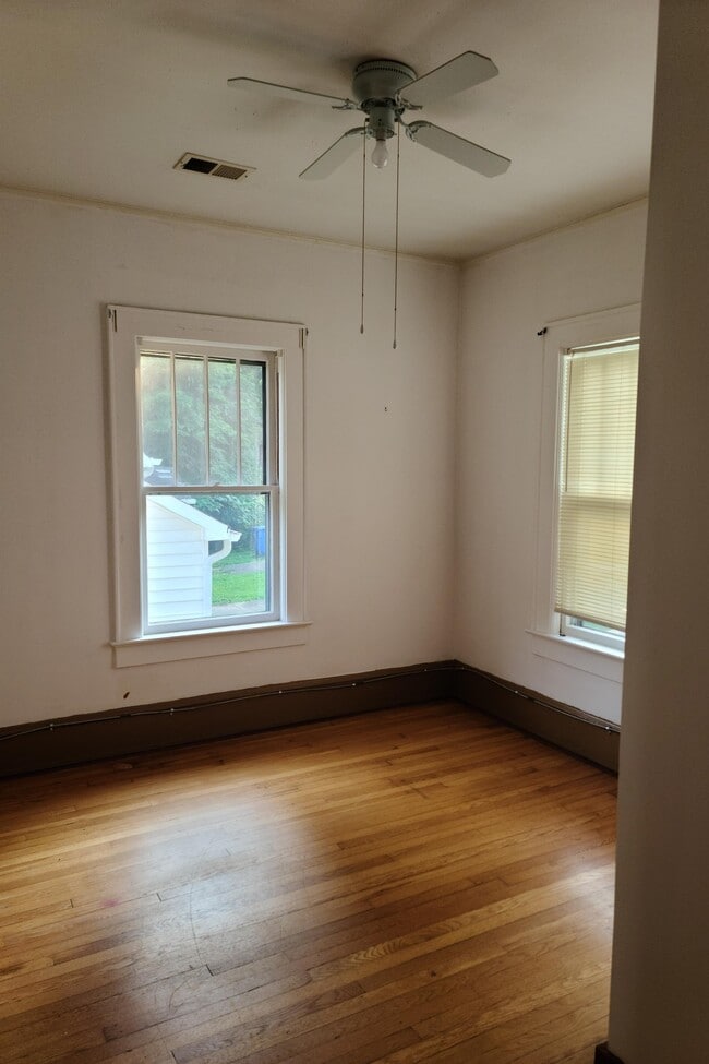 Building Photo - 605 C St