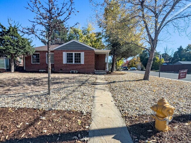 Building Photo - "Spacious 5-Bedroom Gem on Locust Street – 2,053 Sq. Ft. of Comfort in Denver's Heart!"