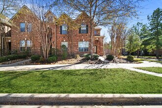 Building Photo - Exceptionally well-maintained Sterling Ridge Townhome boasts an array of desirable features!