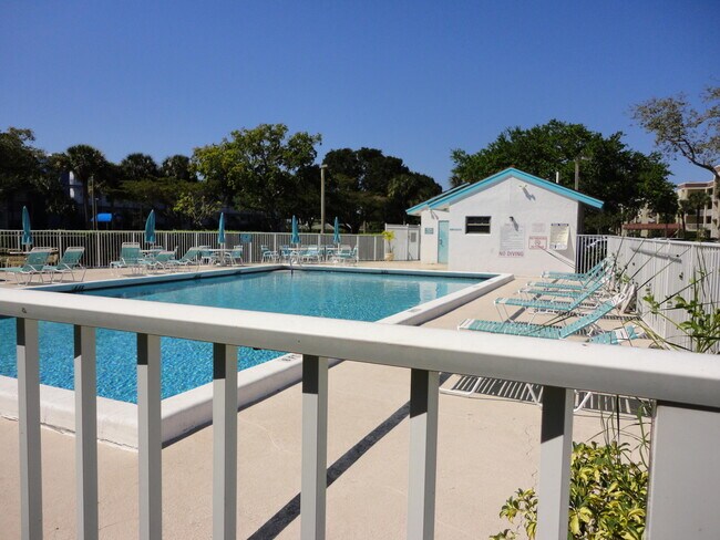 Building Photo - 4723 Lucerne Lakes Blvd