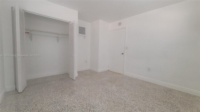 Building Photo - 34 E 21st St