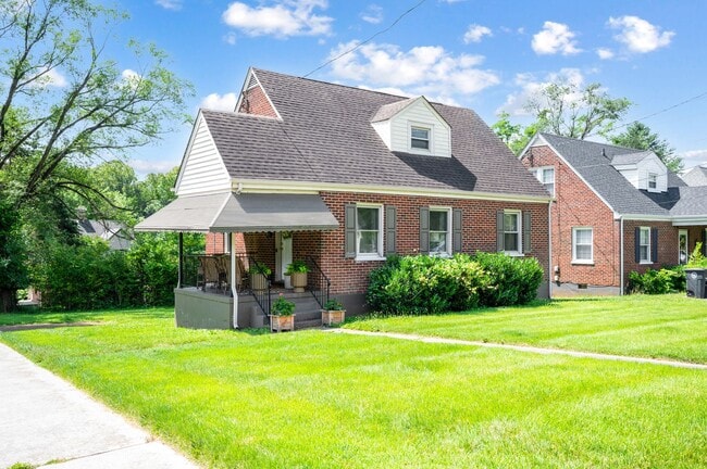 Primary Photo - 3 Bedroom || 1.5 Bathroom Single Family Home