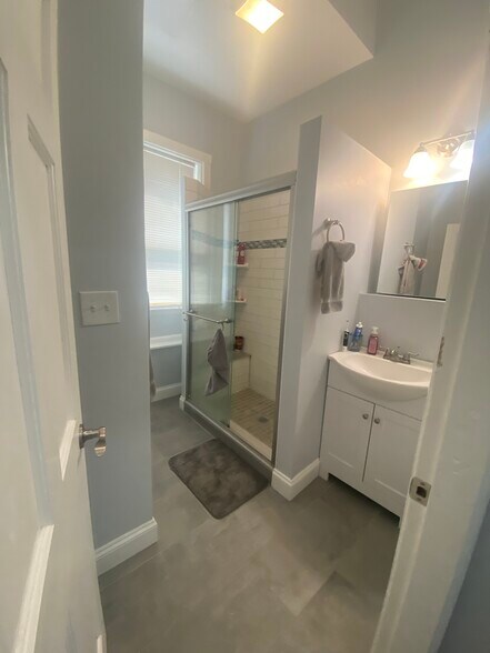 Unit 2 - 473 Massachusetts Ave