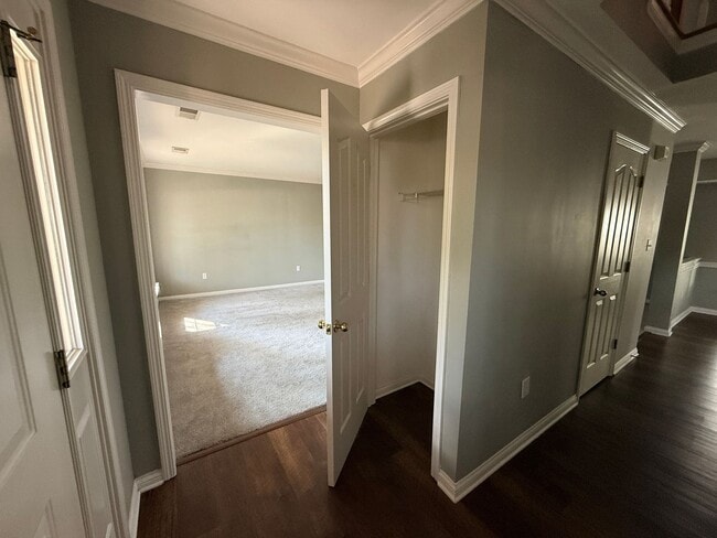 Building Photo - Spacious 4 Bed 2.5 Bath In Lexington!