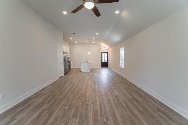 Building Photo - 10626 Whitejacket