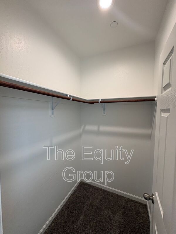 Building Photo - 1336 W Porter Ave