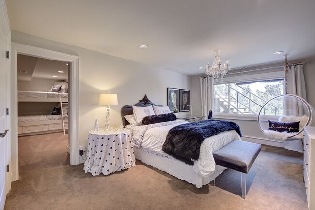 Building Photo - 5bd/4ba Medina Home