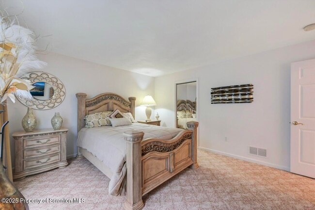 Building Photo - 11 Gilroy St