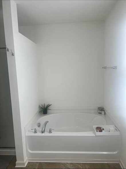 Building Photo - 4599 Woodford Cir