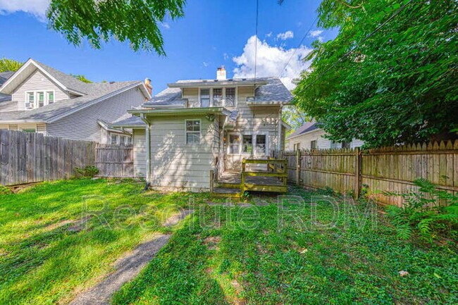 Building Photo - 110 N Riley Ave