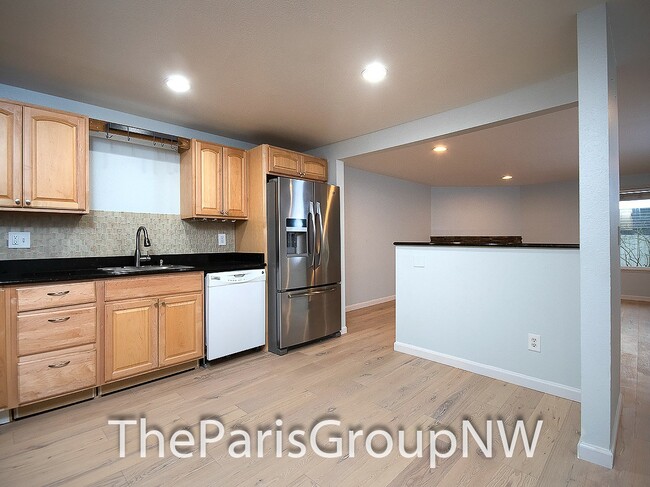 Building Photo - 3br Totem Lake Condo Big Open Flr Plan