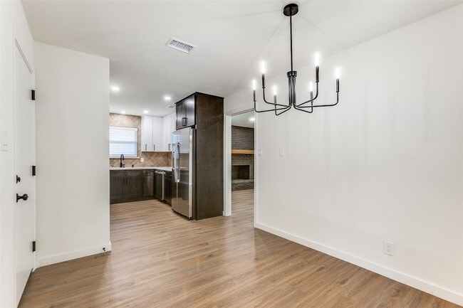 Building Photo - 2822 Clear Springs Dr