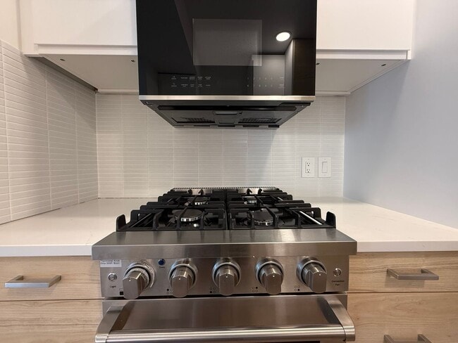 Building Photo - Newly Updated Condo in SLC!