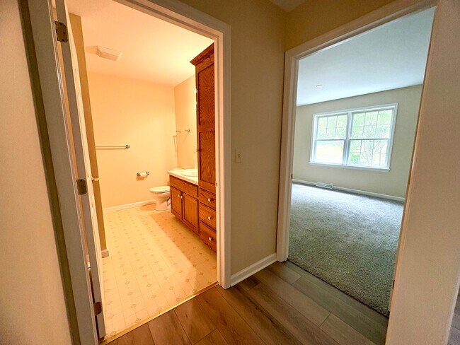 Building Photo - 3 Bedroom 2.5 Bathroom Home Available in Elizabethtown!