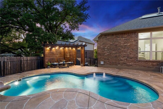 Building Photo - 4304 Valley Oaks Dr