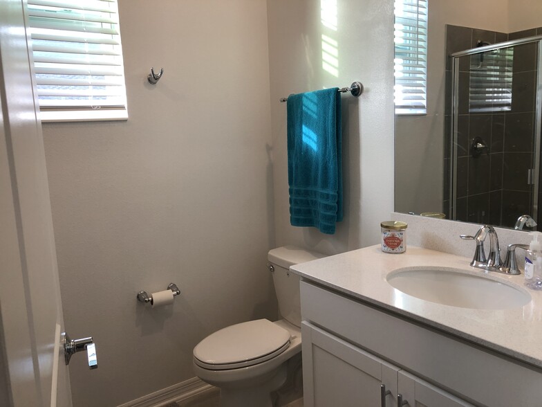 Bathroom w/ Walking Shower - 6066 Claystone Way