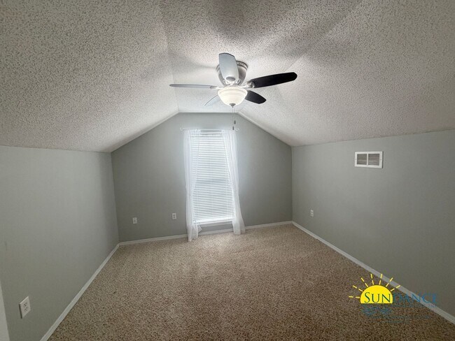 Building Photo - Spacious 5-Bedroom Home with Heated Pool & Hot Tub in Niceville!