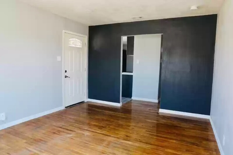 Building Photo - 1303 Barnes Ave