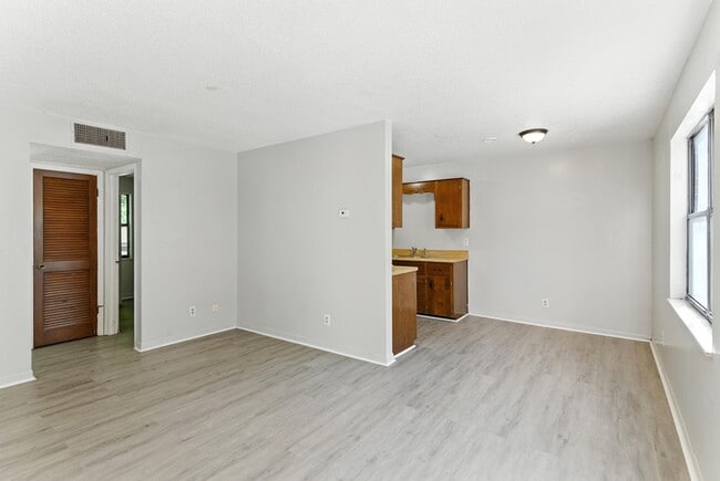 Building Photo - 12827 Chapman Hwy