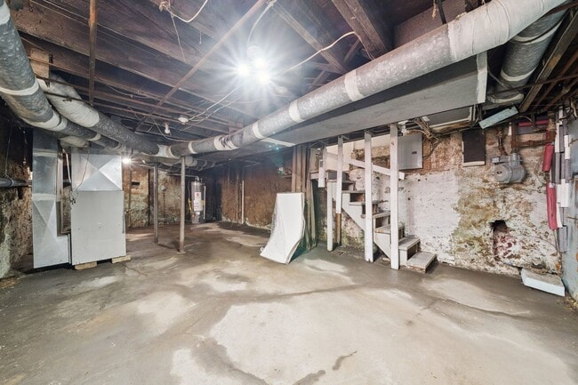 Building Photo - Fresh 3 bedroom home in Jeannette availabl...
