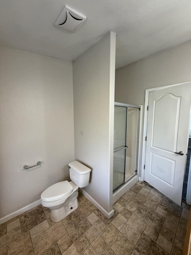 Building Photo - Country Living in this 4x2 Home