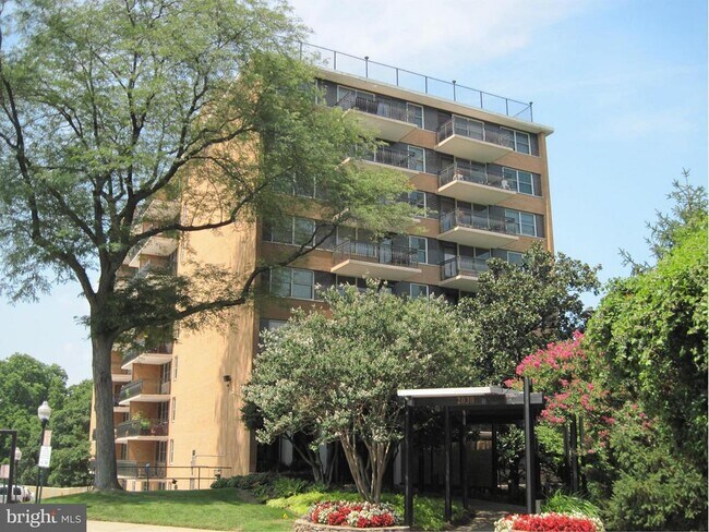 Building Photo - 2030 N Adams St