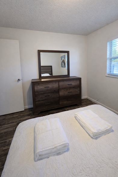 Building Photo - 1820 Martin St