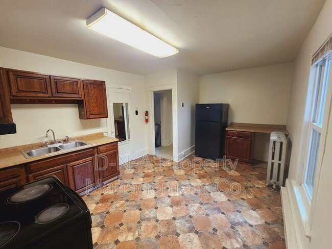 Building Photo - 810 Monroe St