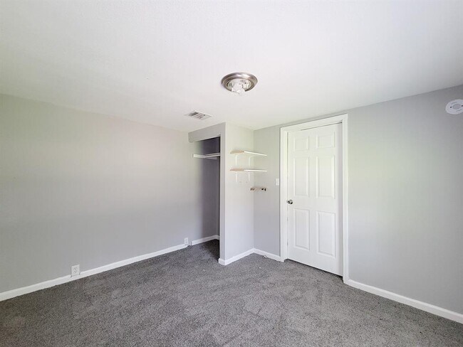 Building Photo - 111 Wisteria St