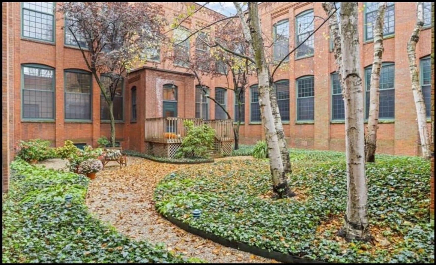 Building Photo - 25 Grand St