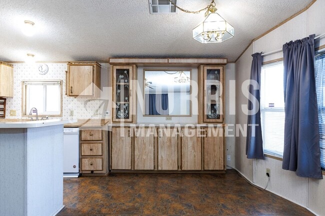 Building Photo - Great Location, Great Home with all Applia...