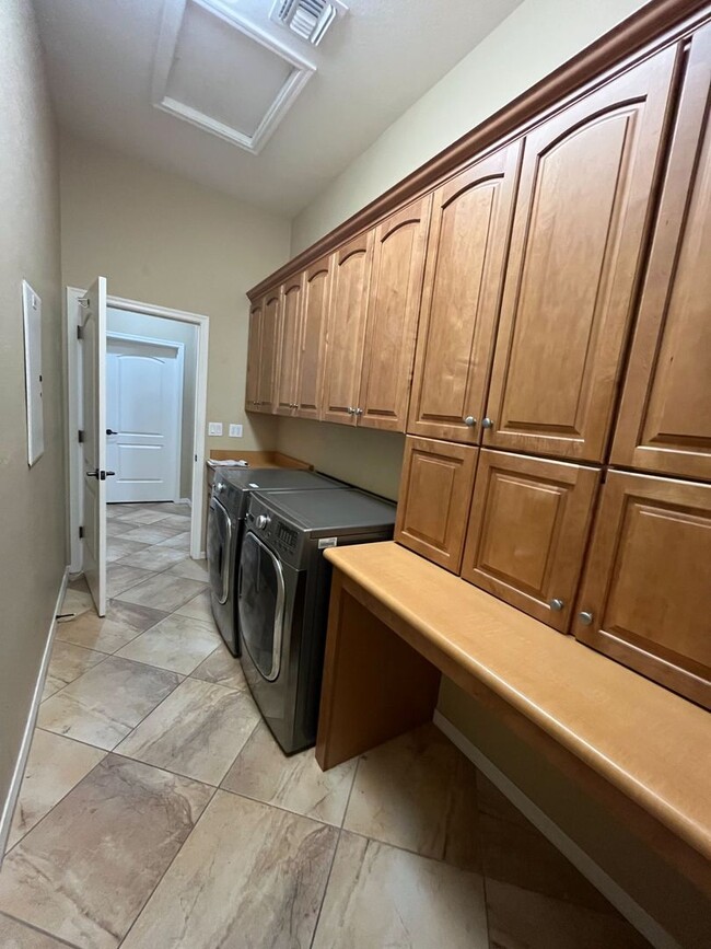 Building Photo - 13283 W Micheltorena Ct