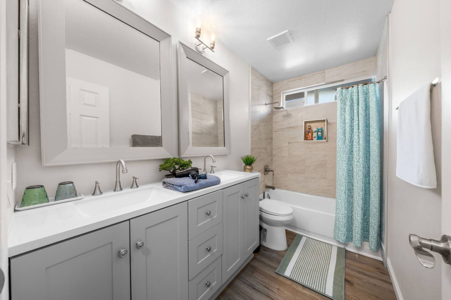 Building Photo - 13737 Via Tres Vistas