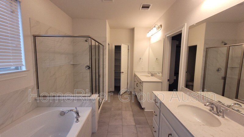 Building Photo - 336 Beretta Cir