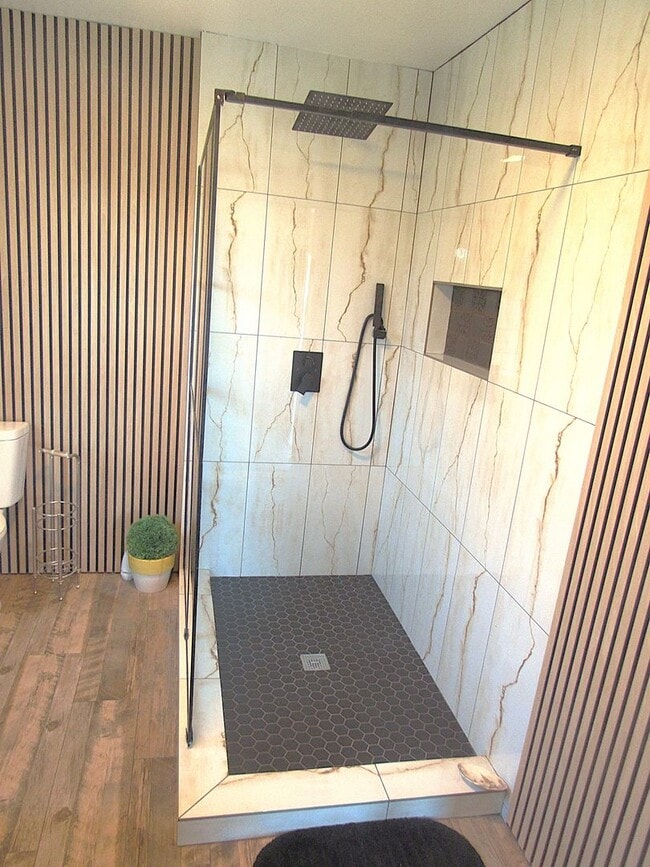 Building Photo - Fully Furnished Humble Duplex on the Water