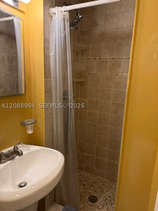 Building Photo - 1801 NE 51st St