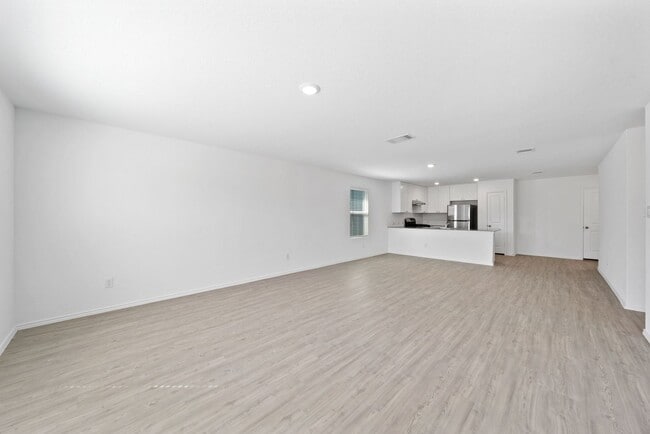 Building Photo - 3 Bedroom/2 Bath Crescent Hills Subdivision