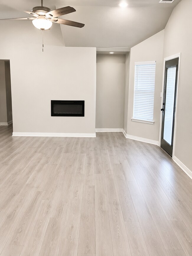 Building Photo - AVAILABLE MID MAY; APPLY TODAY ON OUR WEBSITE!!!