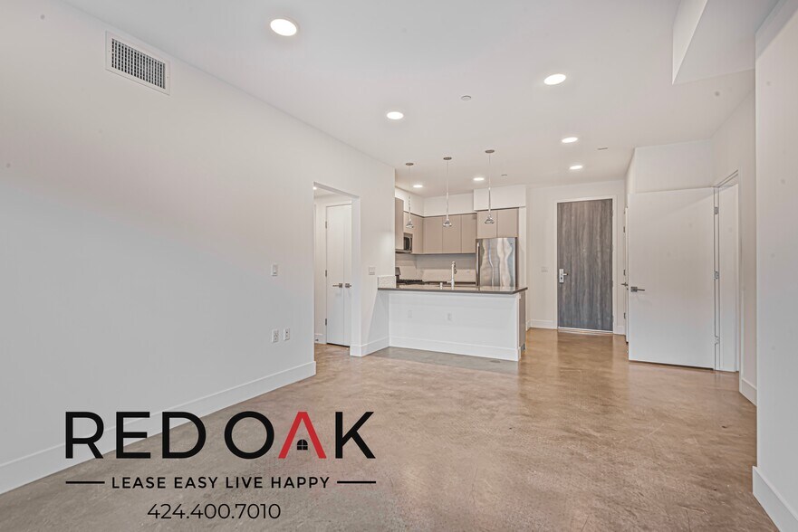 Building Photo - 453 S Kenmore Ave