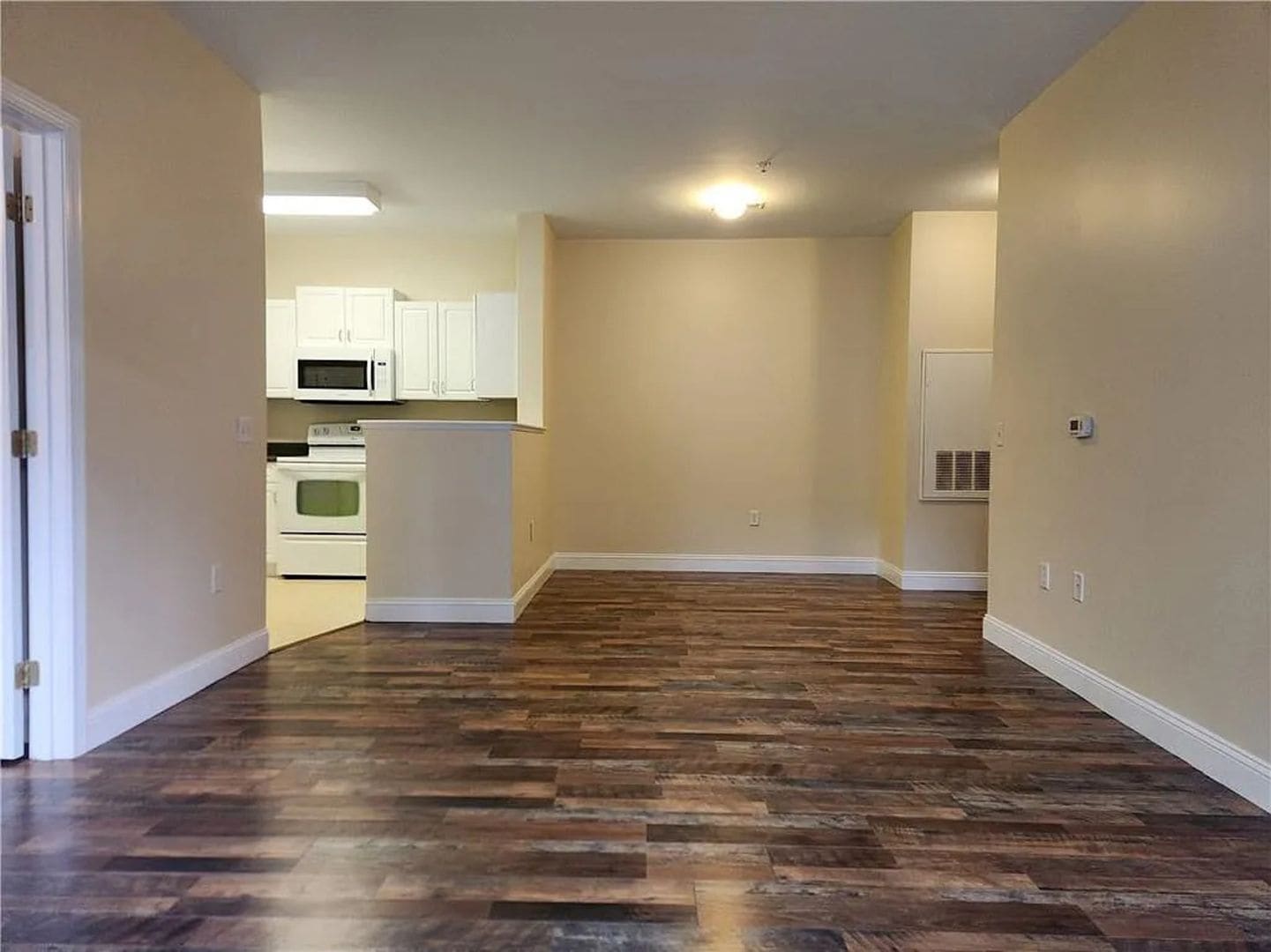 Building Photo - 98 Mill St